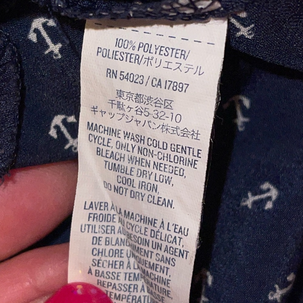 Women’s large Old Navy Blue top w/ small white anchors.3/4 convertible sleeves - Picture 9 of 9